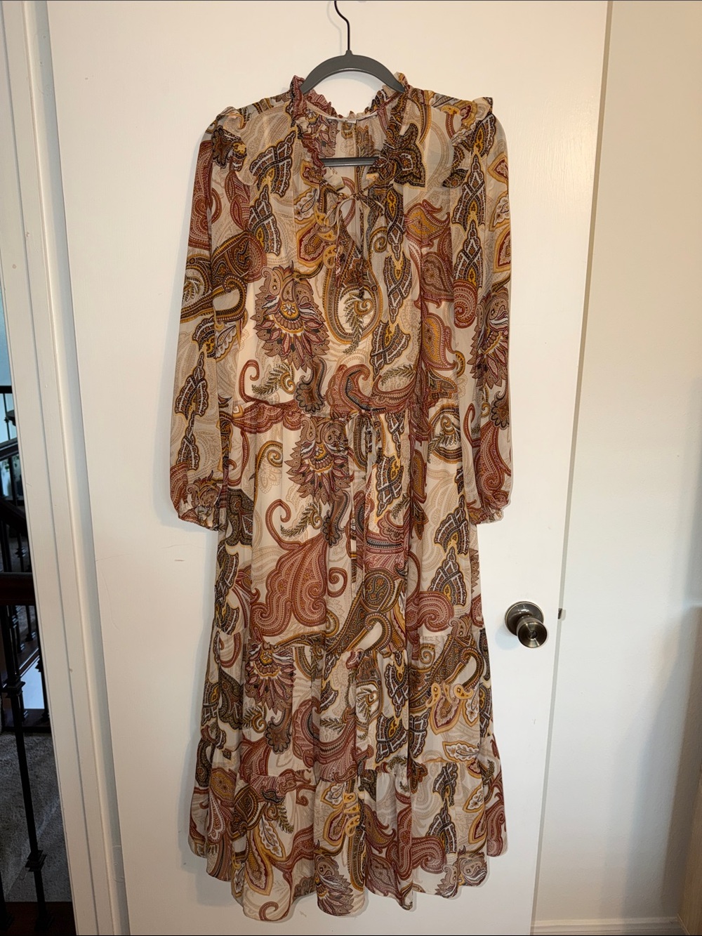 Julia Jordan Cream Paisley Tiered Long Sleeve Midi Dress